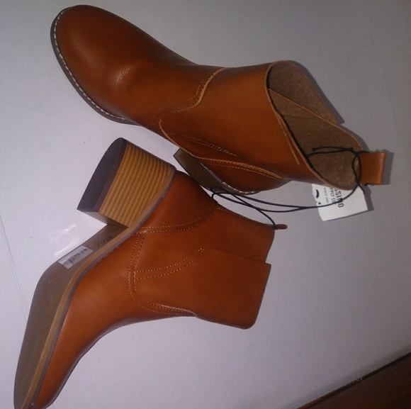 NWT Boots - Picture 5 of 8